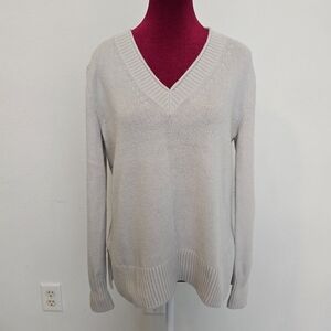 Banana Republic Women's Cream V-Neck Sweater Medium